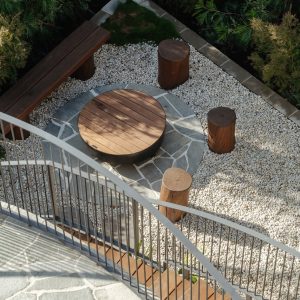 curved pool