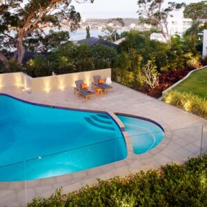 curved pool