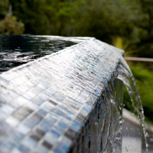 wet edge wall pool design