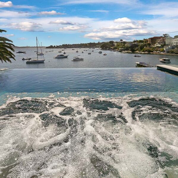 wet edge swimming pool