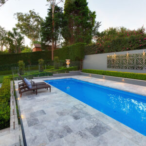 feature screen around pool