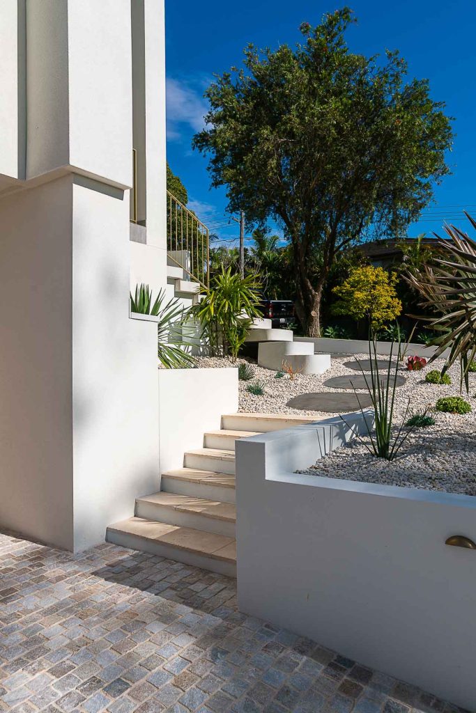 Side pathway with modern design
