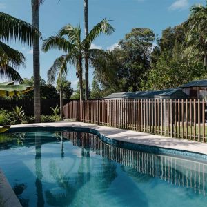 Kidney-shaped pool renovation – modern upgrades