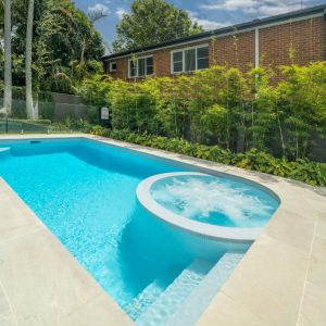 curved pool