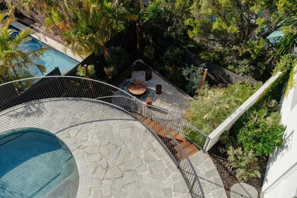 10 Swimming pool landscaping ideas